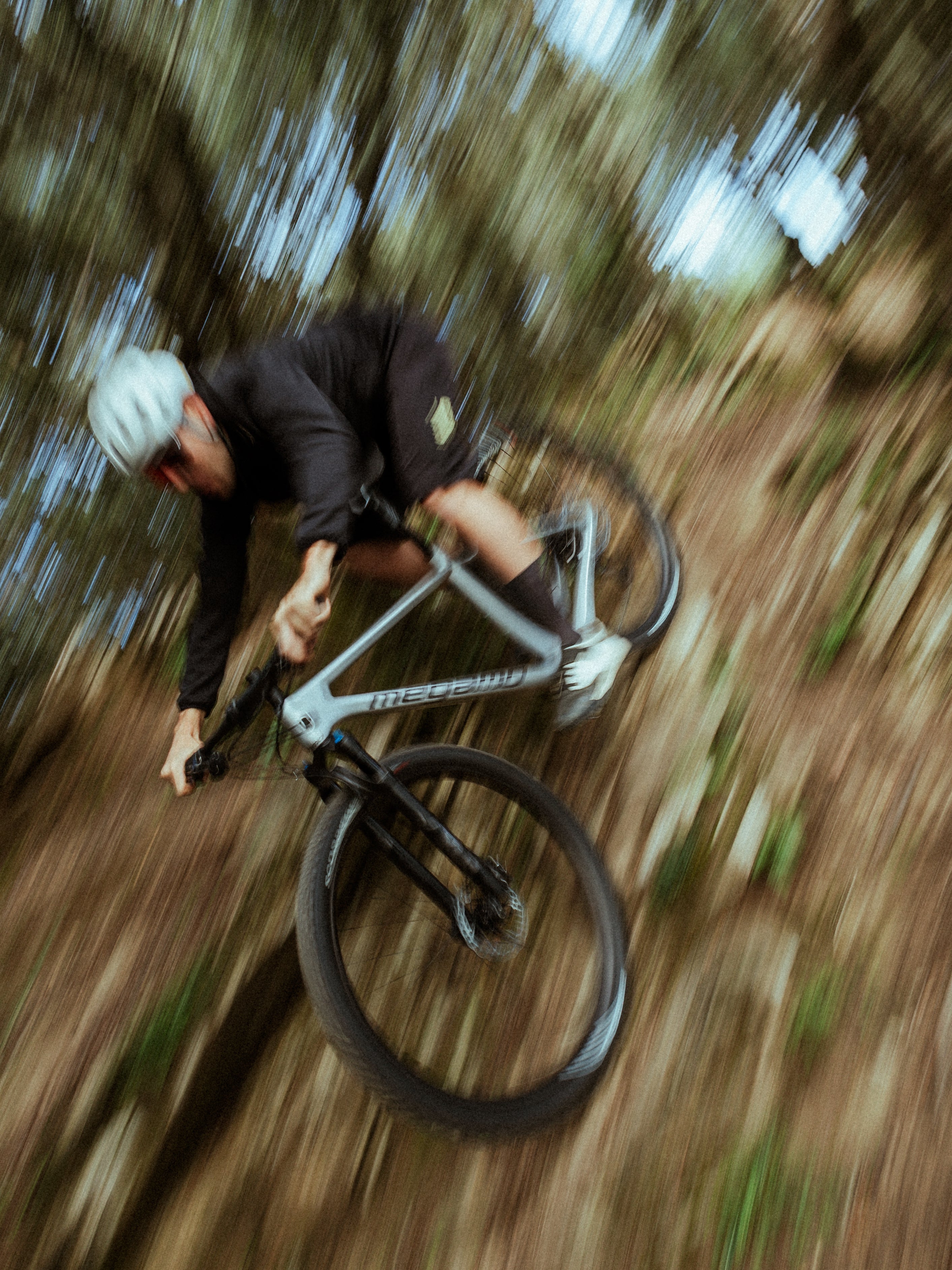 MOUNTAIN BIKE
